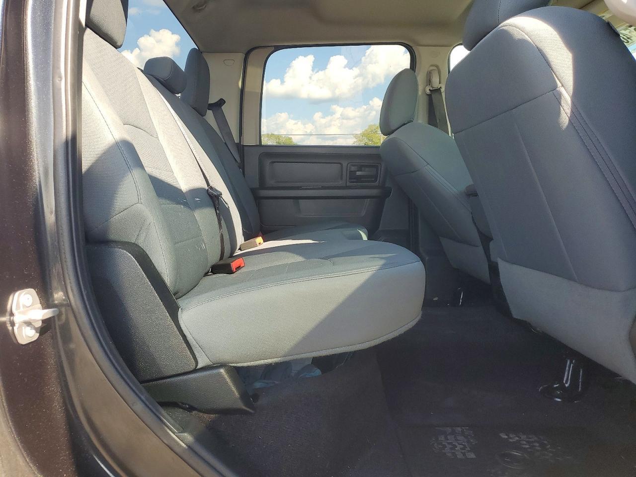2017 RAM 1500 ST — Фото 10 из 12