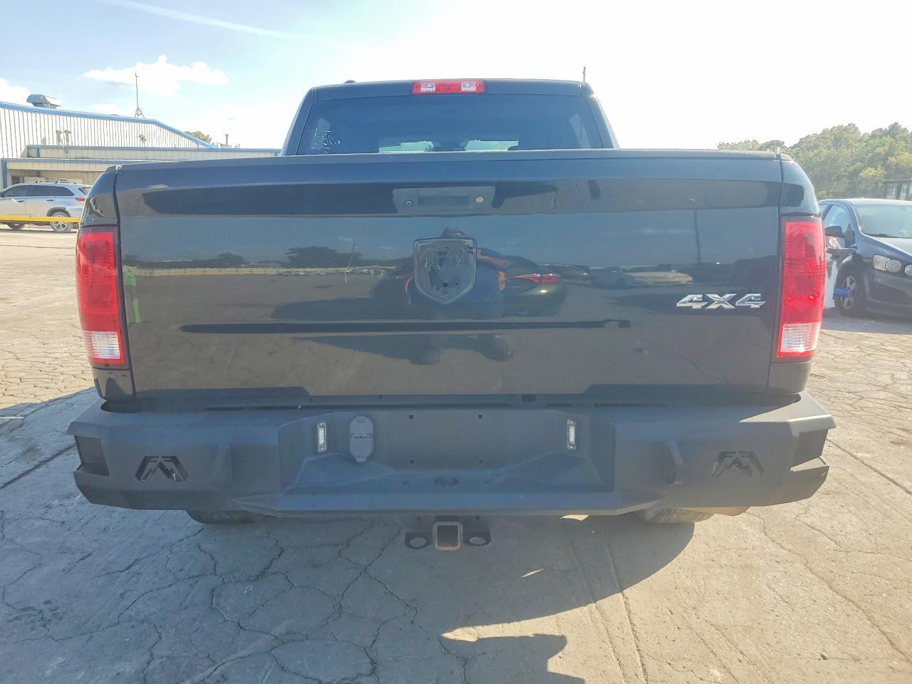 2017 RAM 1500 ST — Фото 6 из 12