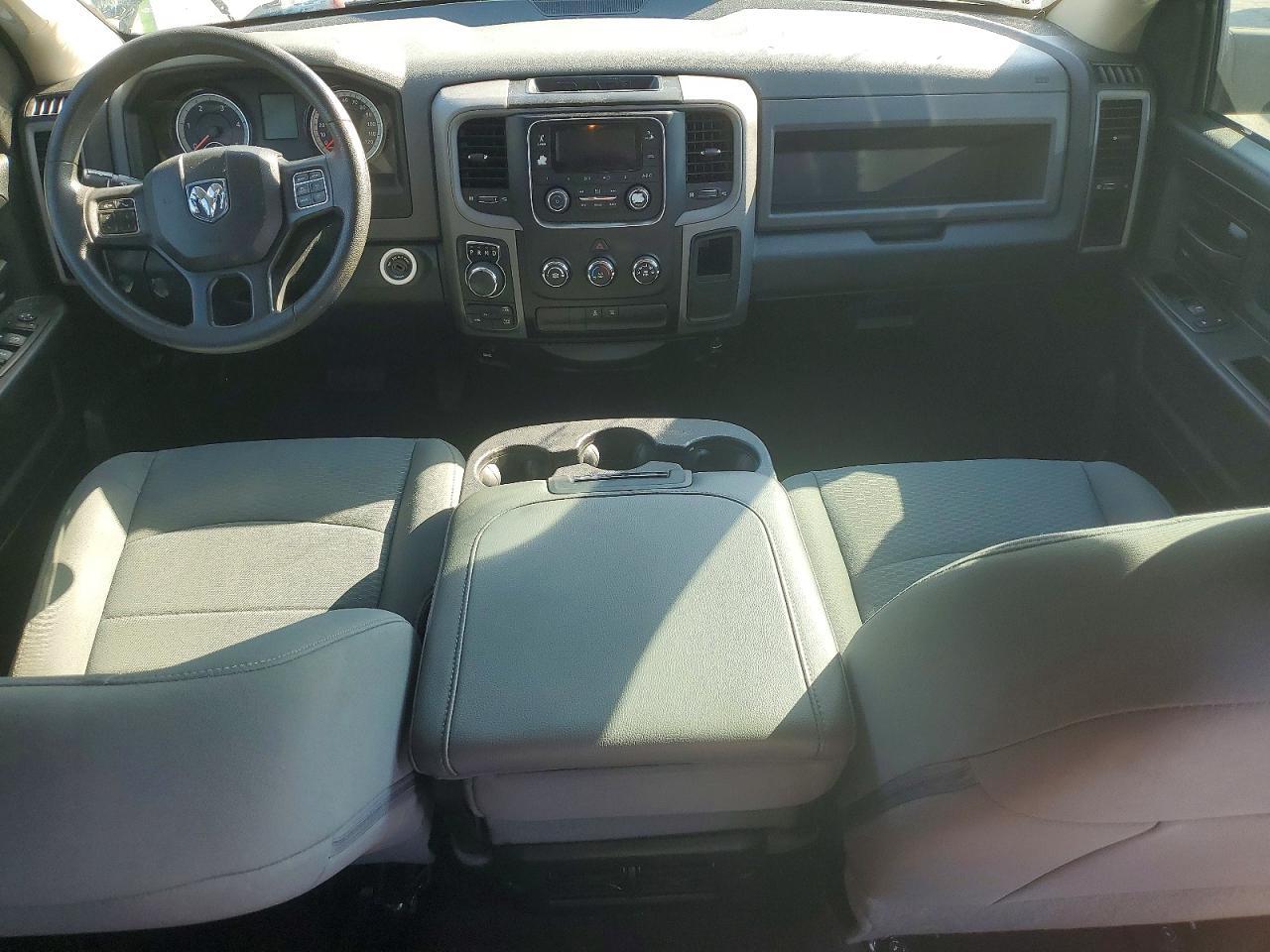 2017 RAM 1500 ST — Фото 8 из 12