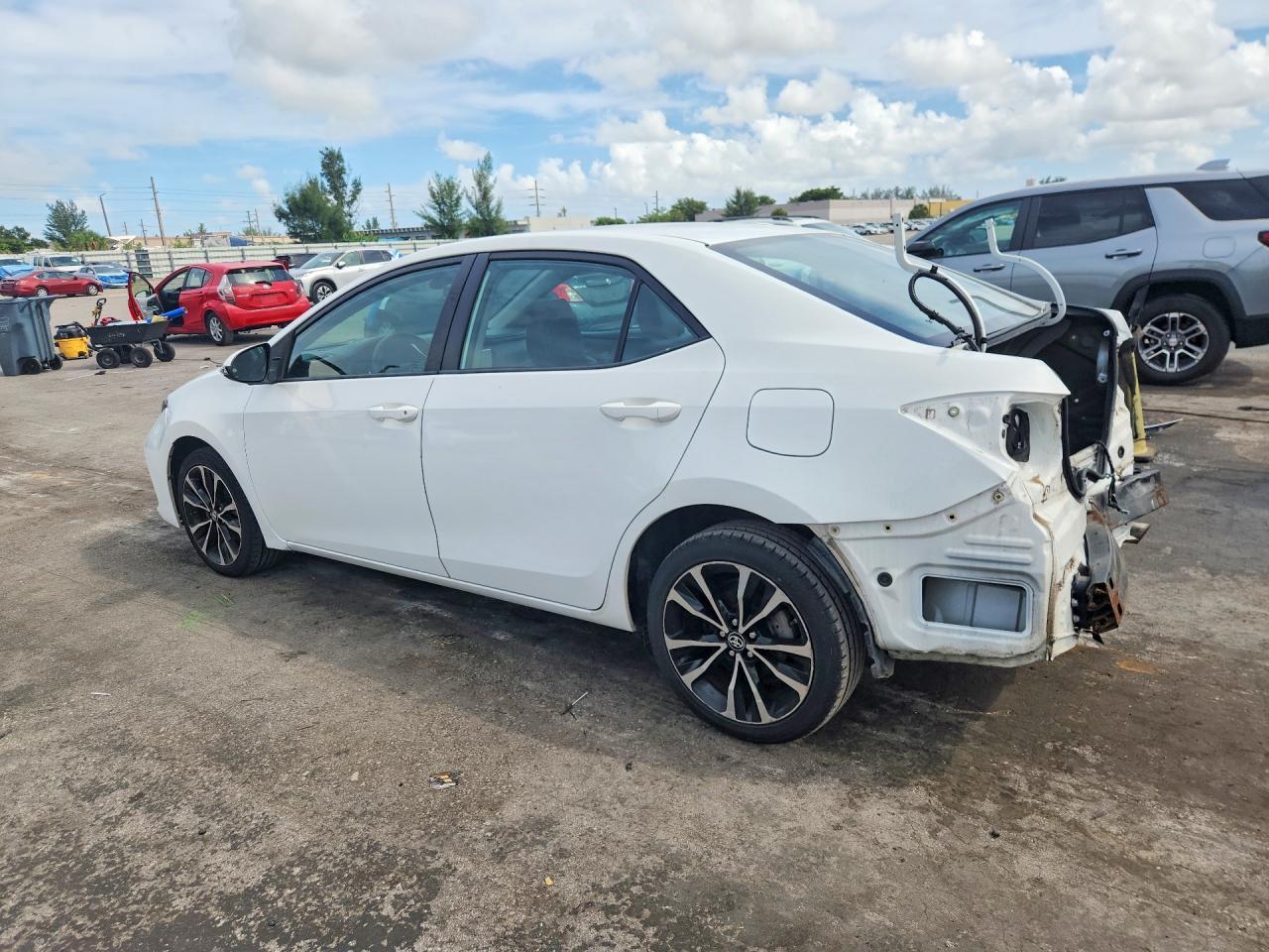 2017 TOYOTA COROLLA — Фото 2 из 12