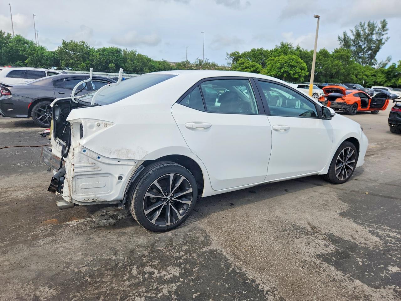 2017 TOYOTA COROLLA — Фото 3 из 12