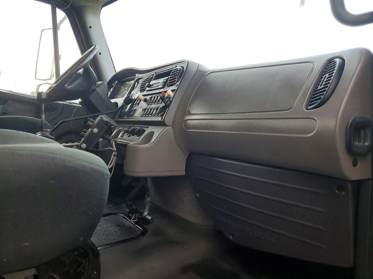 2011 FREIGHTLINER BUSINESS CLASS M2 DUMP TRUCK — Фото 8 из 12