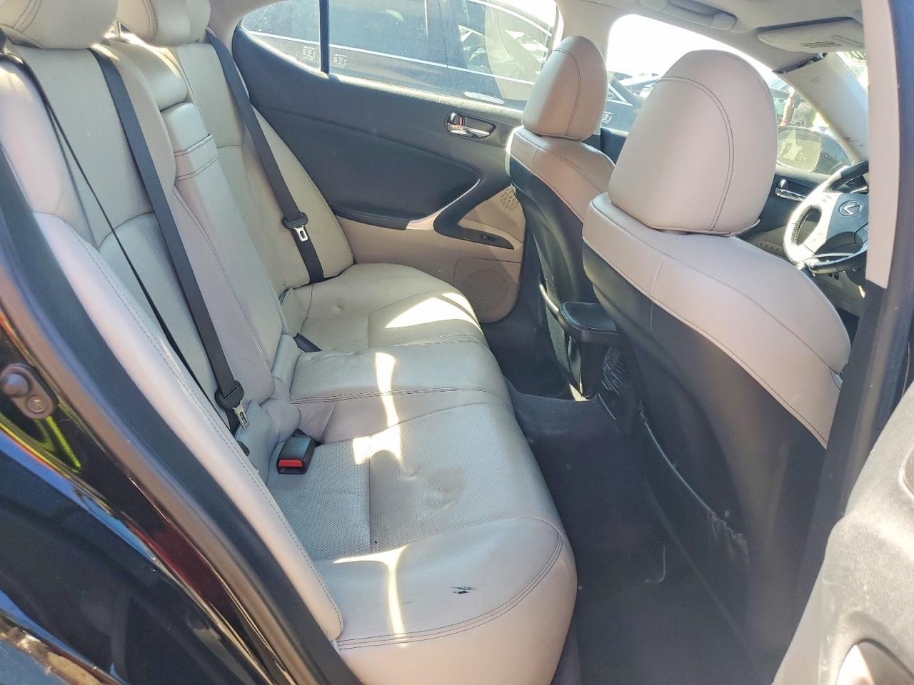 2010 LEXUS IS 250 — Фото 10 из 12