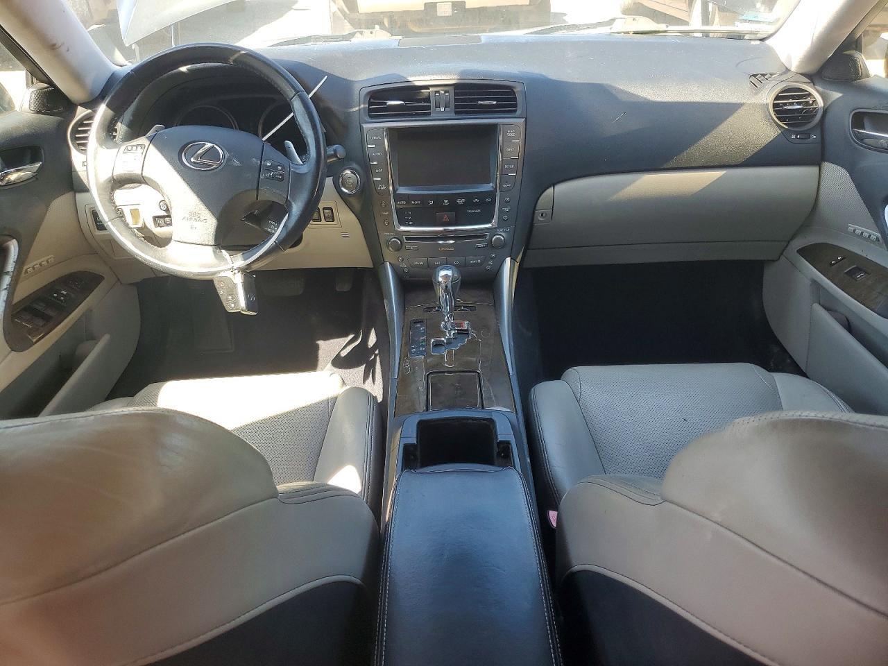 2010 LEXUS IS 250 — Фото 8 из 12