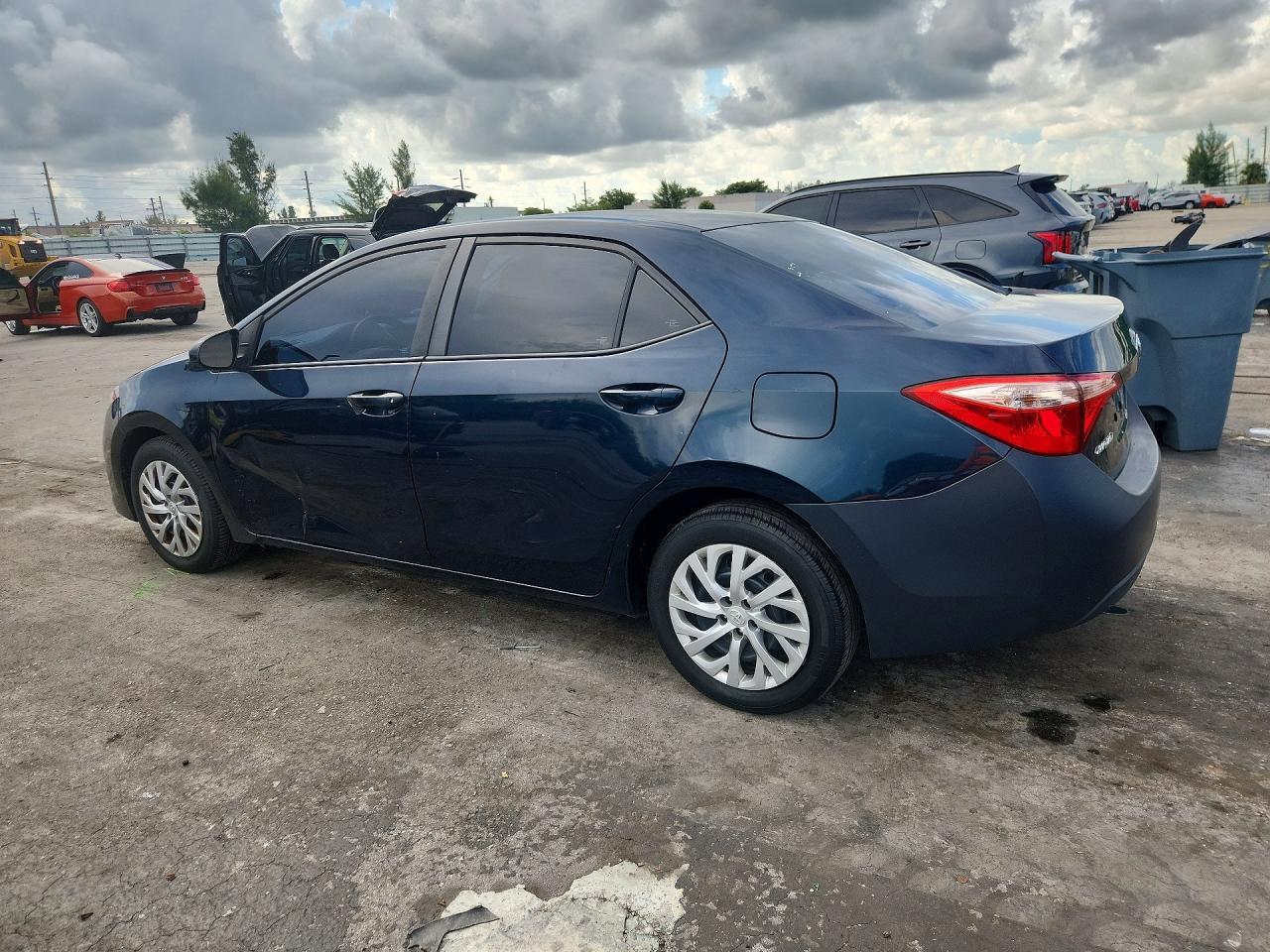 2018 TOYOTA COROLLA LE — Фото 2 из 12