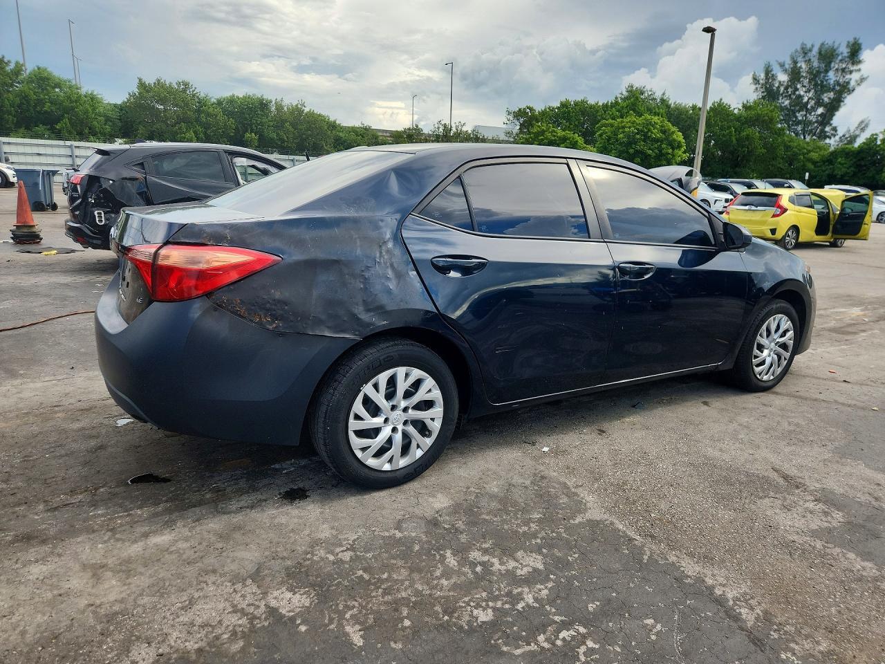 2018 TOYOTA COROLLA LE — Фото 3 из 12