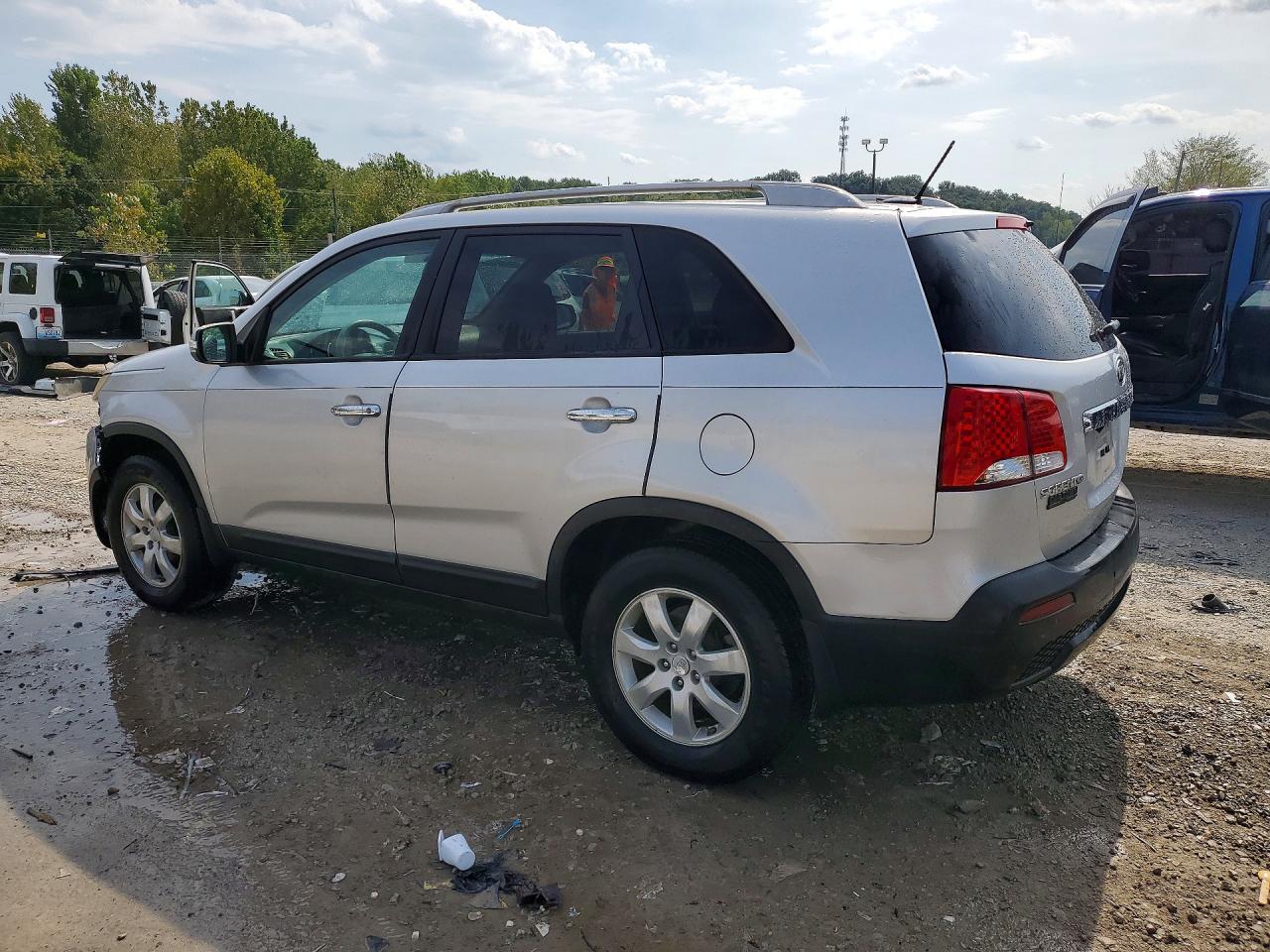 2011 KIA SORENTO LX — Фото 2 из 13