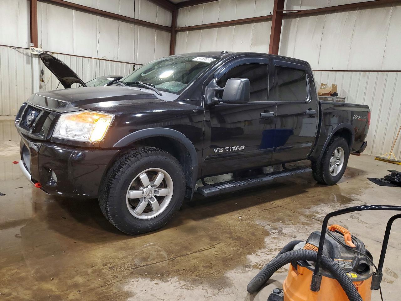 2011 NISSAN TITAN 1N6AA0EC2BN302753
