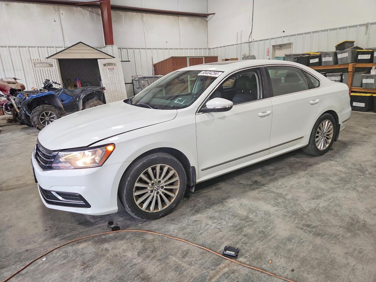 2016 VOLKSWAGEN PASSAT 1VWBT7A39GC019850