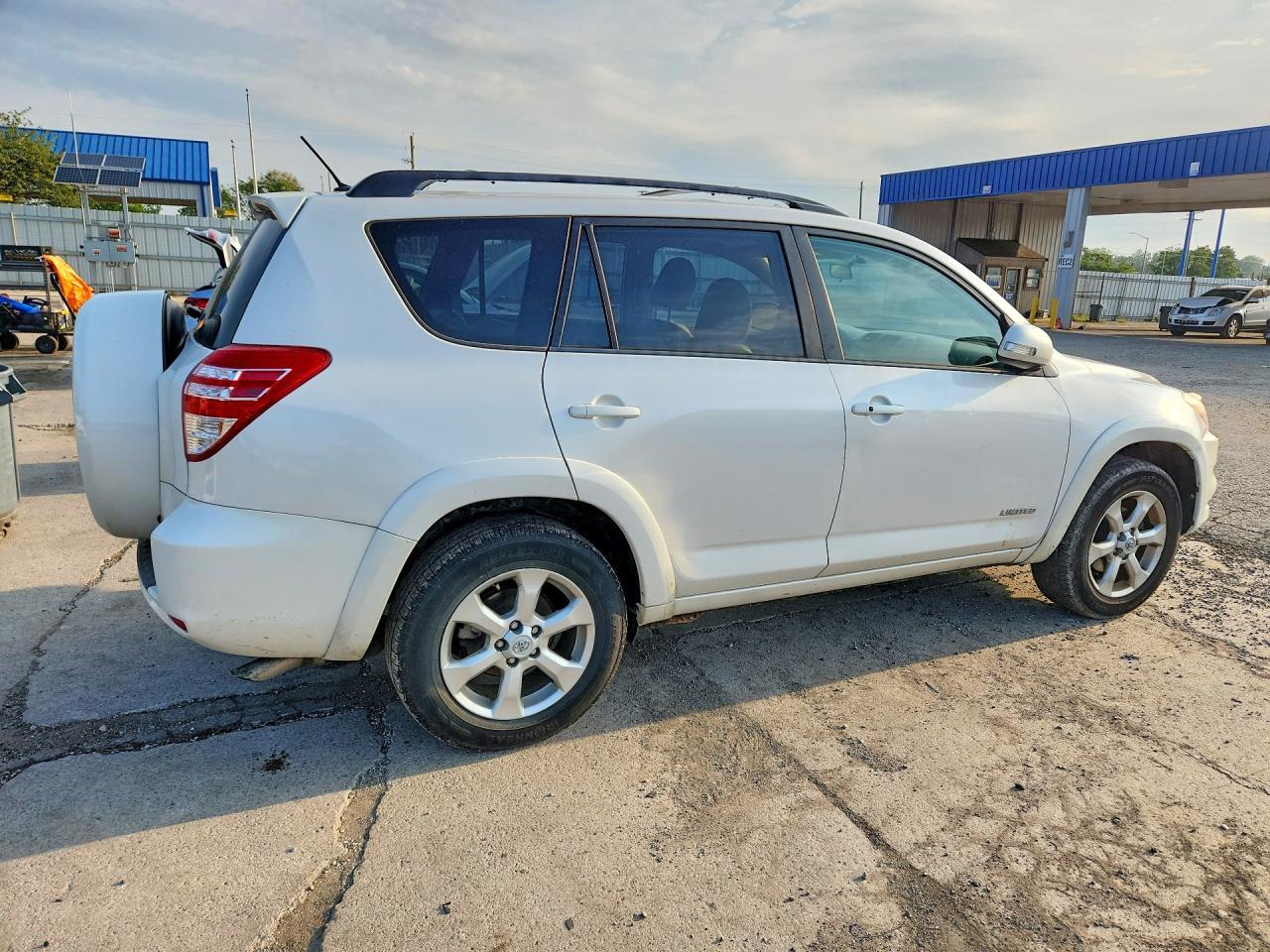 2010 TOYOTA RAV4 LIMITED — Фото 3 из 13