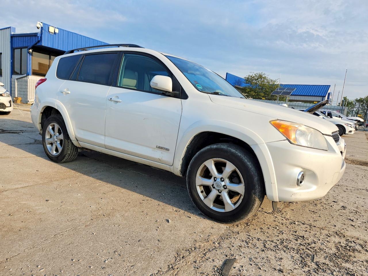 2010 TOYOTA RAV4 LIMITED — Фото 4 из 13