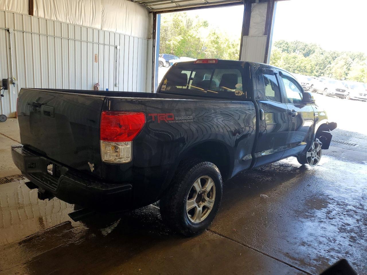 2010 TOYOTA TUNDRA DOUBLE CAB SR5 — Фото 3 из 12