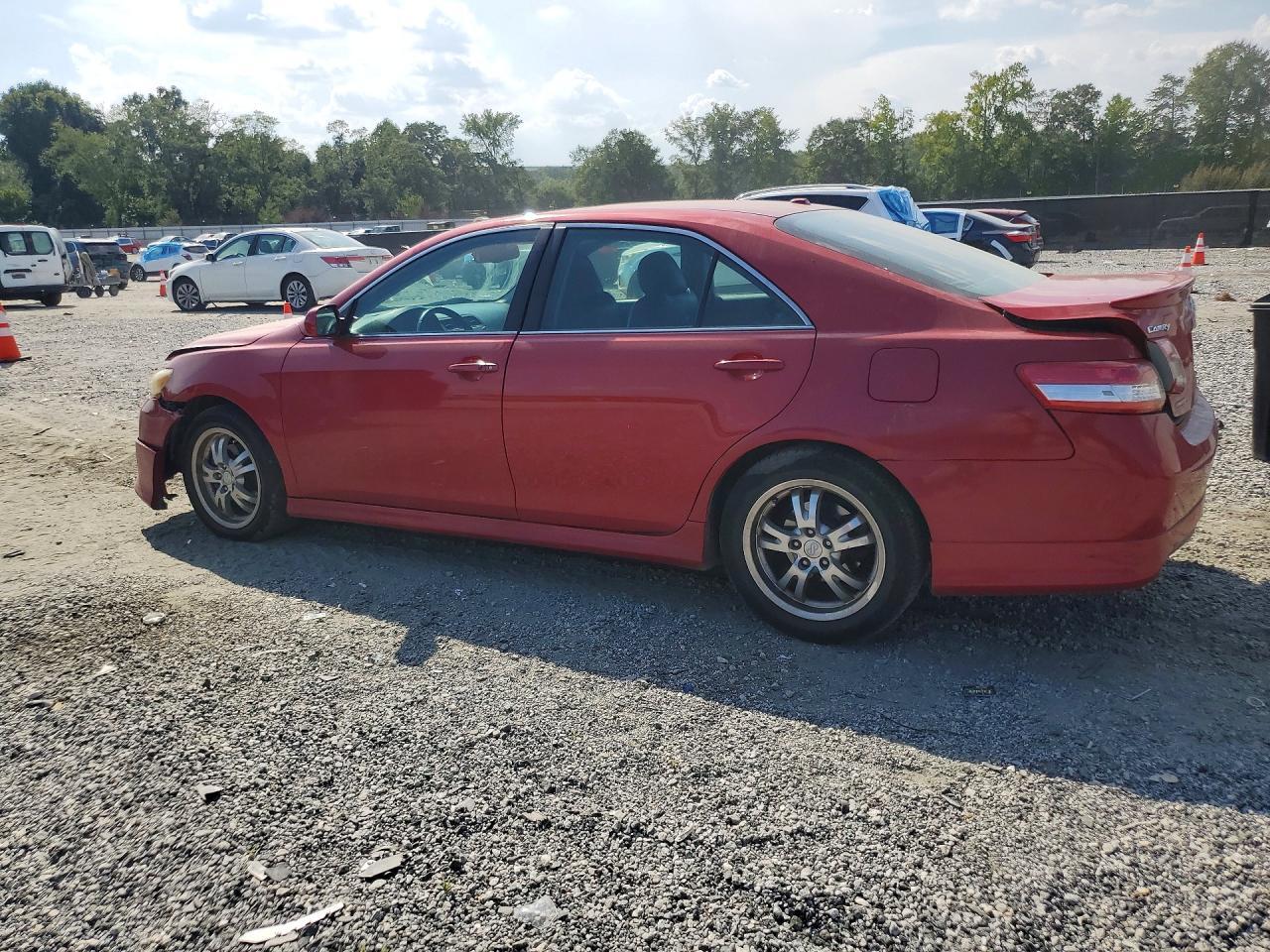 2011 TOYOTA CAMRY SE — Фото 2 из 12