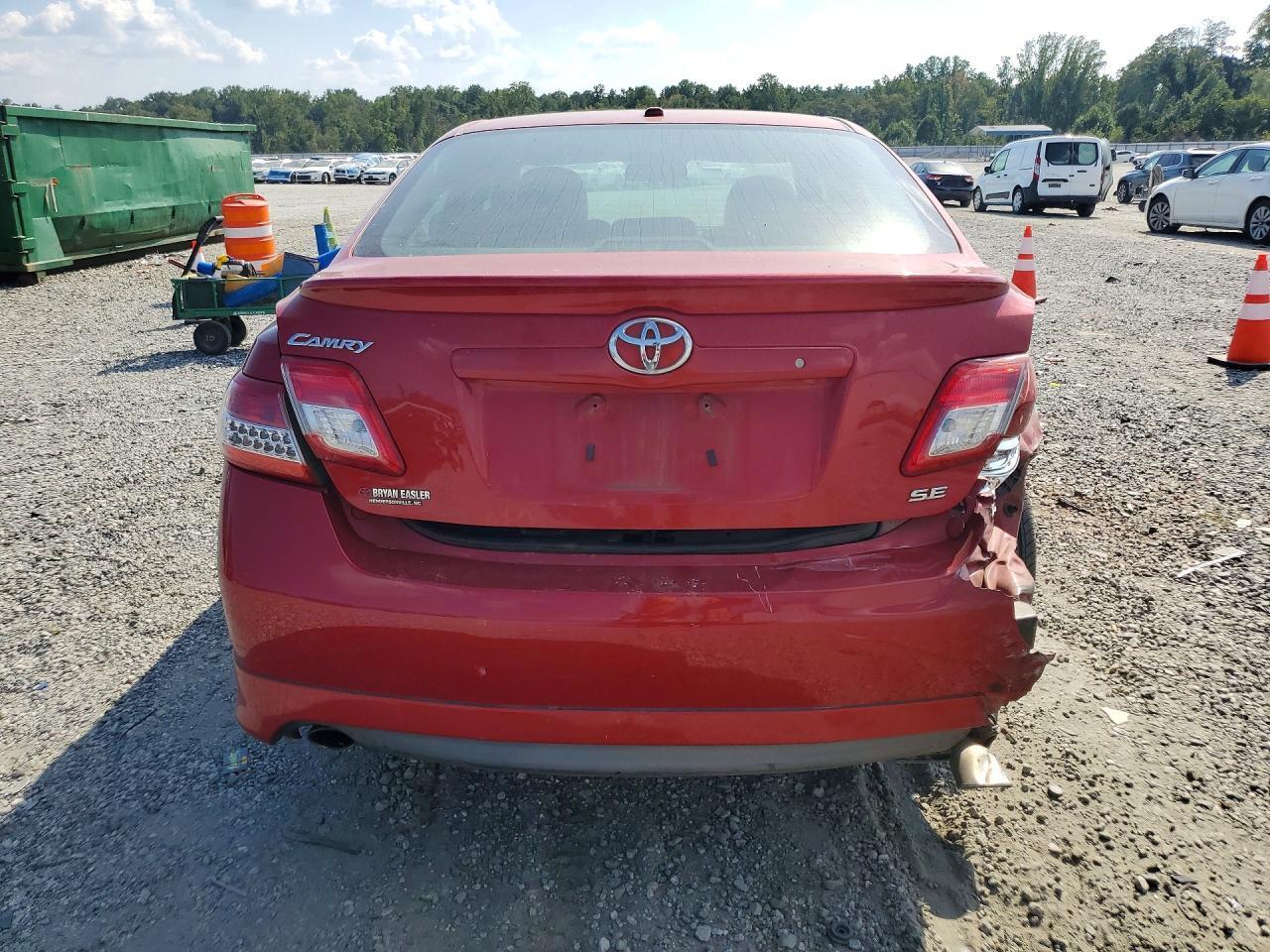 2011 TOYOTA CAMRY SE — Фото 6 из 12
