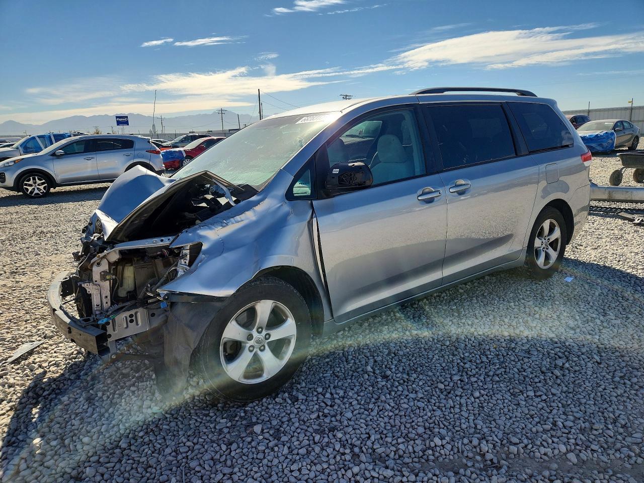 2011 TOYOTA SIENNA LE