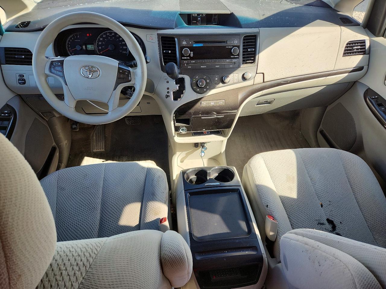 2011 TOYOTA SIENNA LE — Фото 8 из 13