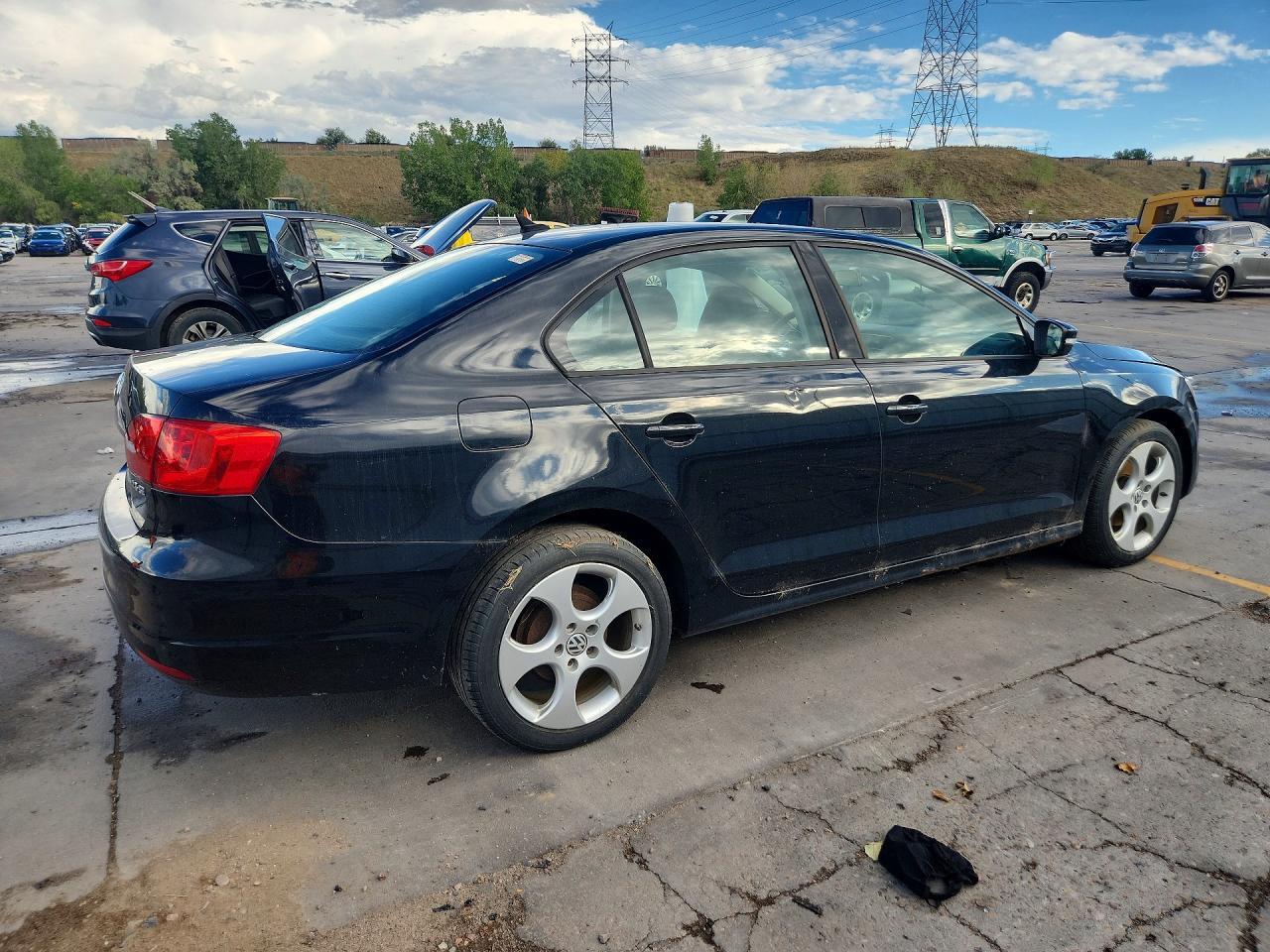 3VWDZ7AJ6BM347935 2011 VOLKSWAGEN JETTA photo no. 3