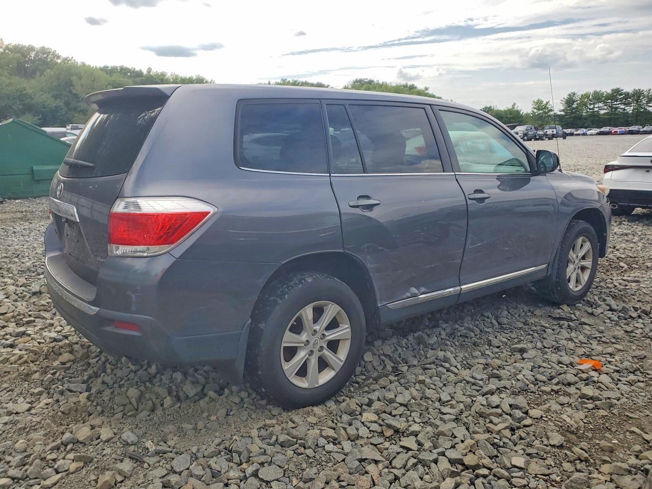 2012 TOYOTA HIGHLANDER BASE — Фото 3 из 13