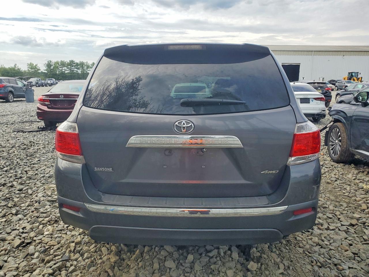 2012 TOYOTA HIGHLANDER BASE — Фото 6 из 13