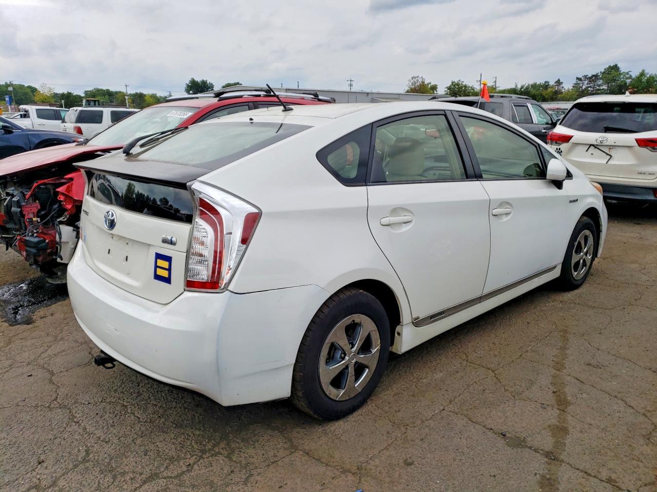 JTDKN3DU5C5517679 2012 TOYOTA PRIUS photo no. 3