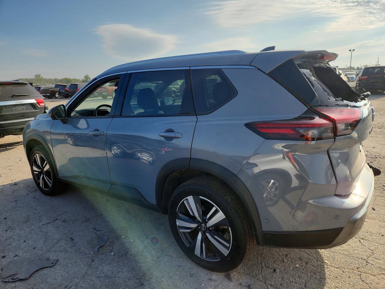 2026 NISSAN ROGUE SL — Фото 2 из 13