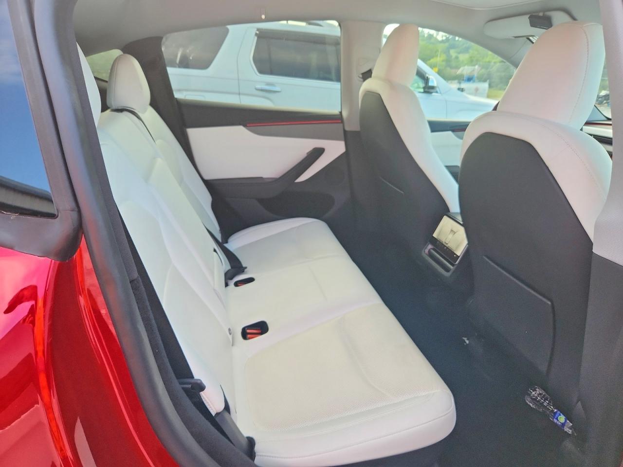 2026 TESLA MODEL Y — Фото 10 из 12