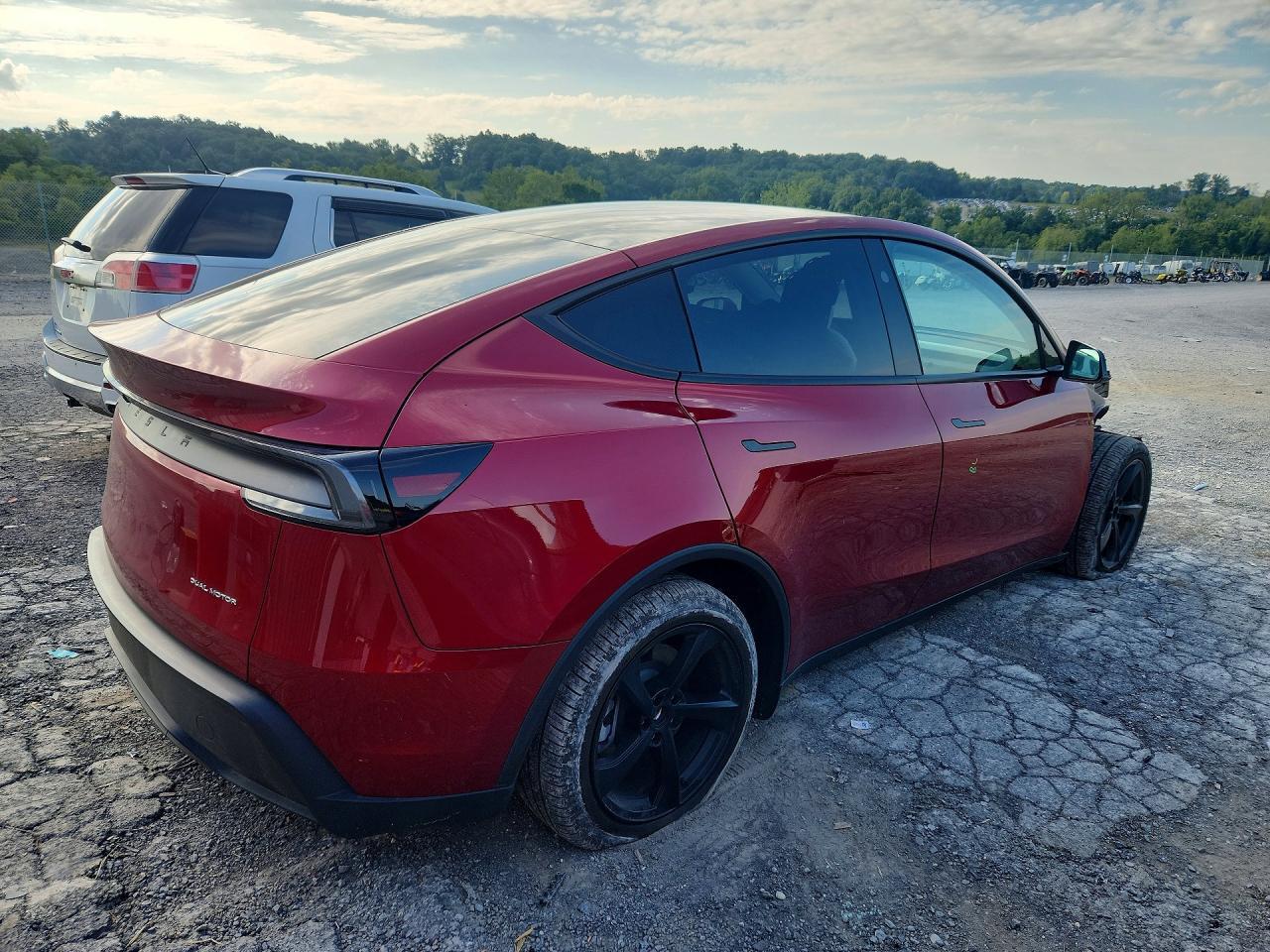 2026 TESLA MODEL Y — Фото 3 из 12