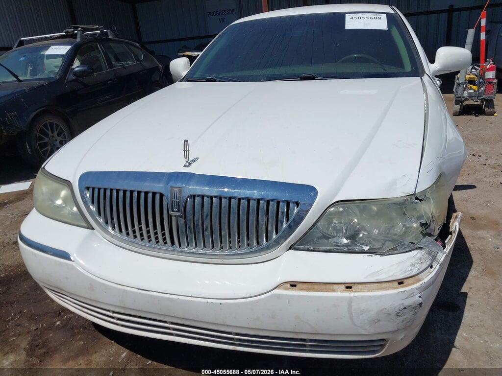 1LNHM81W43Y703076 2003 LINCOLN TOWN CAR photo no. 12