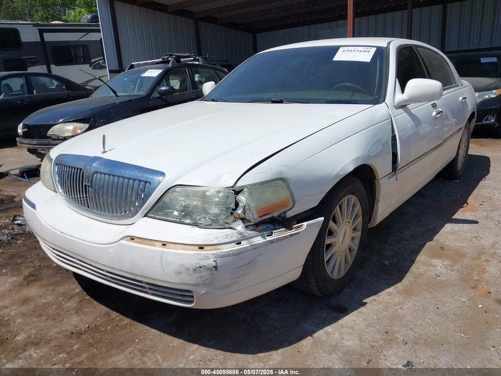 1LNHM81W43Y703076 2003 LINCOLN TOWN CAR photo no. 2