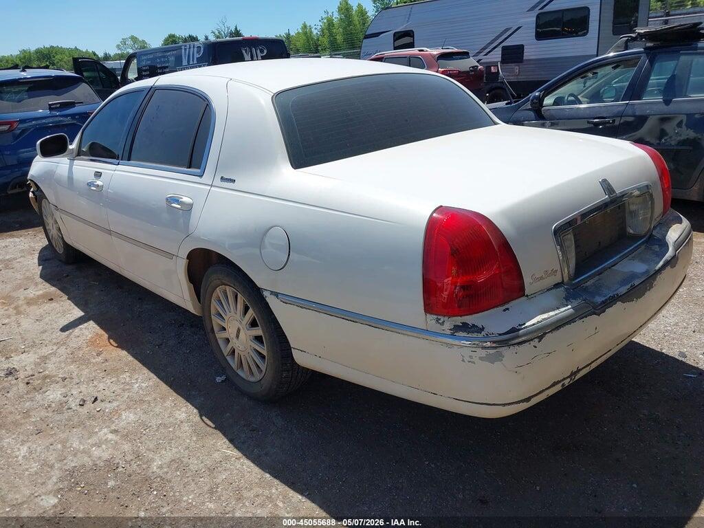 1LNHM81W43Y703076 2003 LINCOLN TOWN CAR photo no. 3