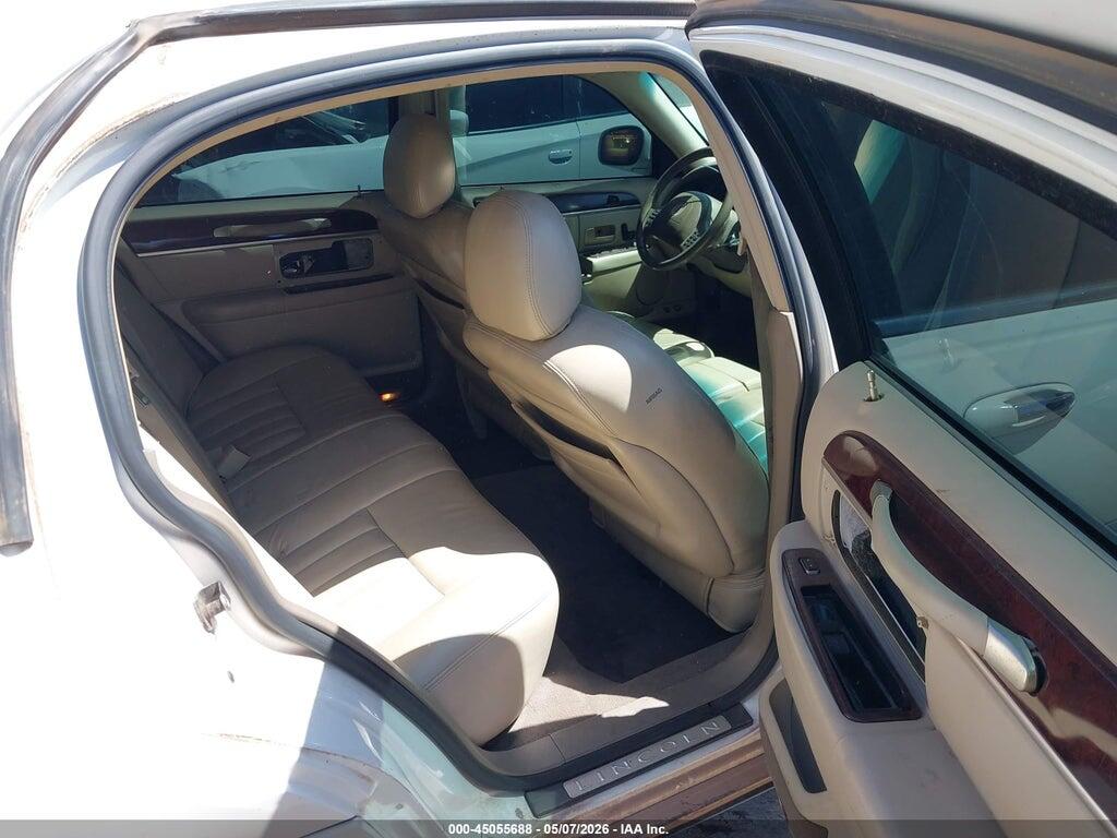 1LNHM81W43Y703076 2003 LINCOLN TOWN CAR photo no. 8