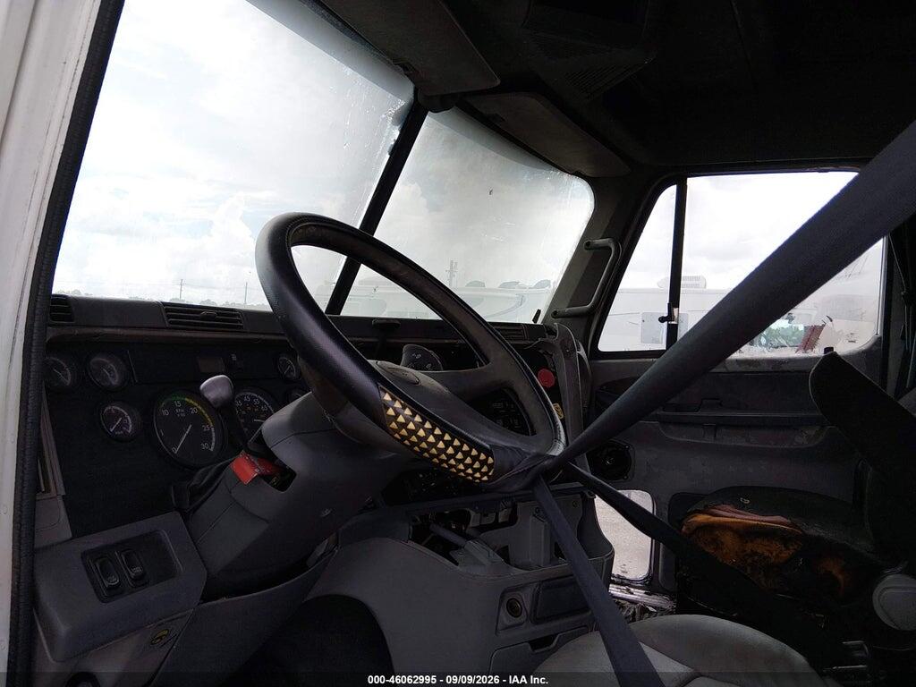 1FUJA6CK76LU93306 2006 FREIGHTLINER CONVENTIONAL photo no. 5