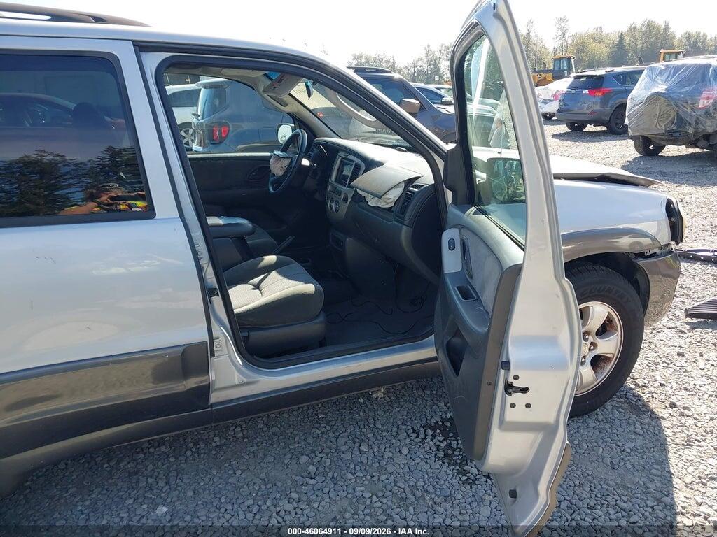 4F2YZ94104KM34574 2004 MAZDA TRIBUTE photo no. 5