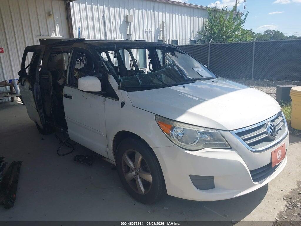 2V4RW3DG2BR789572 2011 VOLKSWAGEN ROUTAN photo no. 1