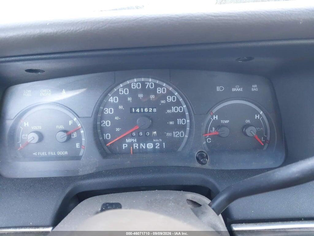 2FAFP74W6YX123902 2000 FORD CROWN VICTORIA photo no. 7