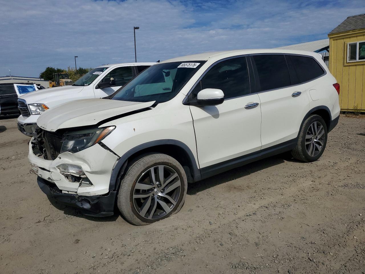 2017 HONDA PILOT 5FNYF5H10HB041821