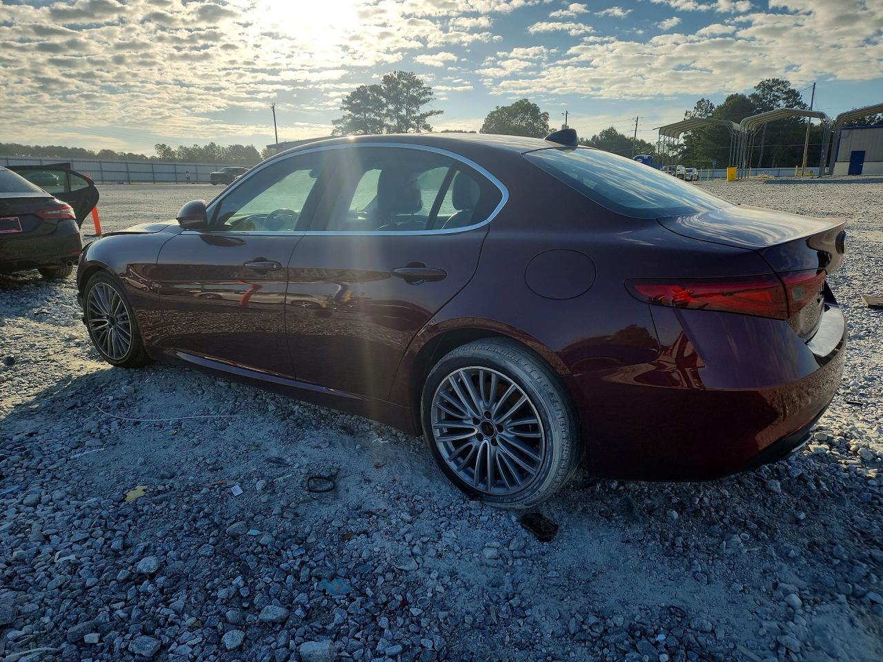 2019 ALFA ROMEO GIULIA TI — Фото 2 из 12