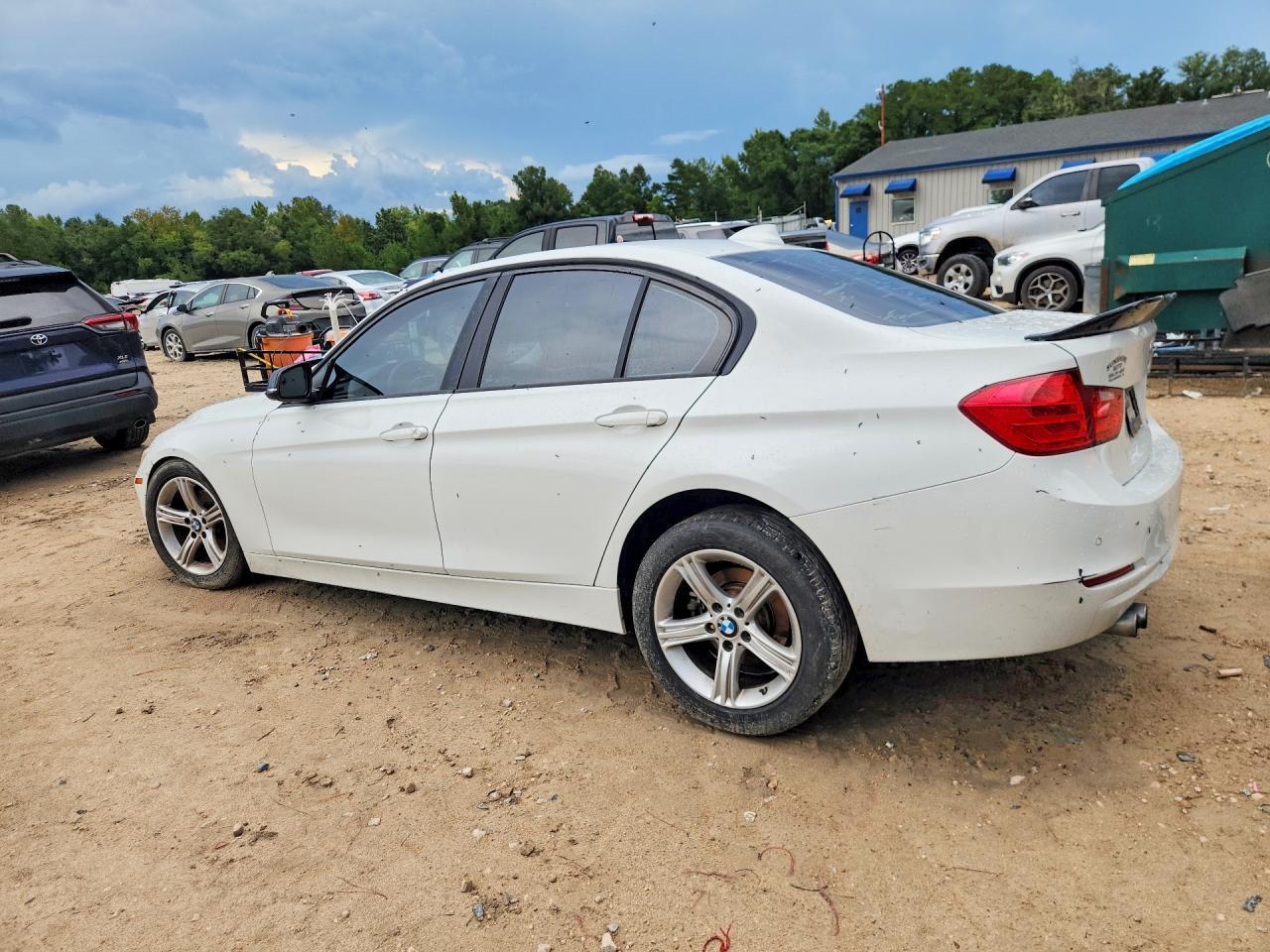 2015 BMW 328 I — Фото 2 из 12