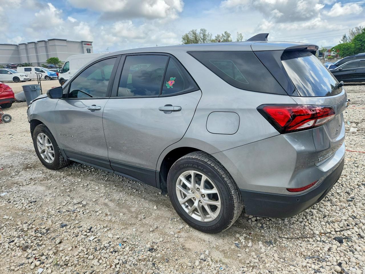 2024 CHEVROLET EQUINOX LS — Фото 2 из 12