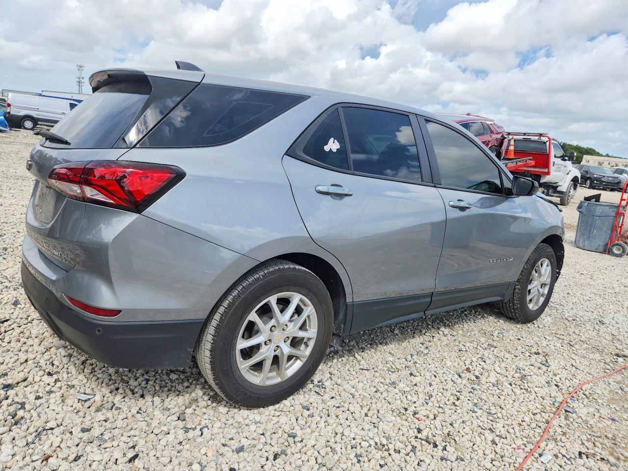 2024 CHEVROLET EQUINOX LS — Фото 3 из 12