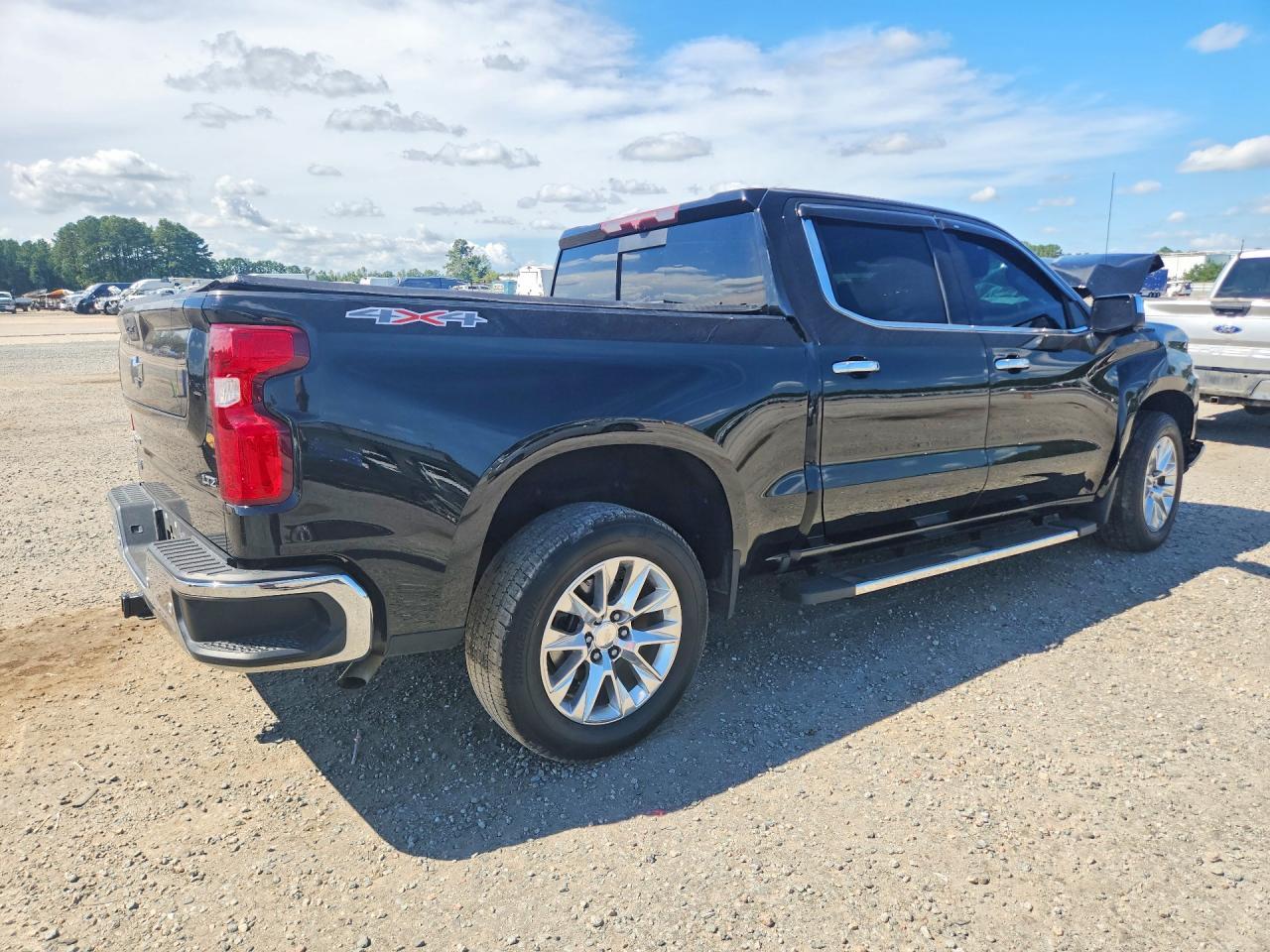 2021 CHEVROLET SILVERADO K1500 LTZ — Фото 3 из 12