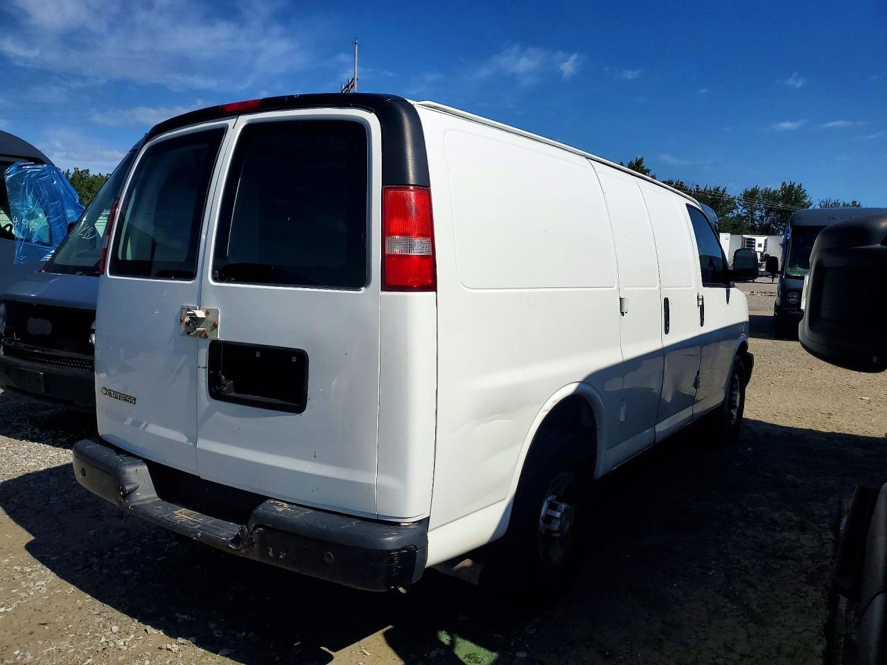 2017 CHEVROLET EXPRESS G2500 — Фото 3 из 13