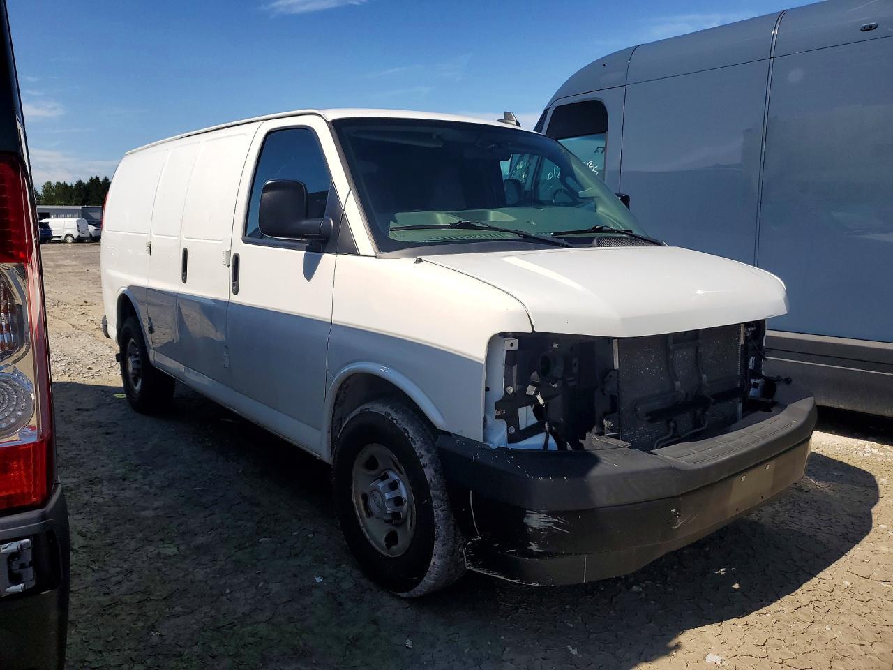 2017 CHEVROLET EXPRESS G2500 — Фото 4 из 13