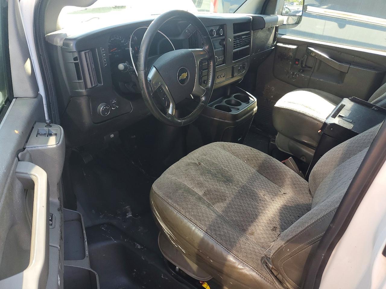 2017 CHEVROLET EXPRESS G2500 — Фото 8 из 13