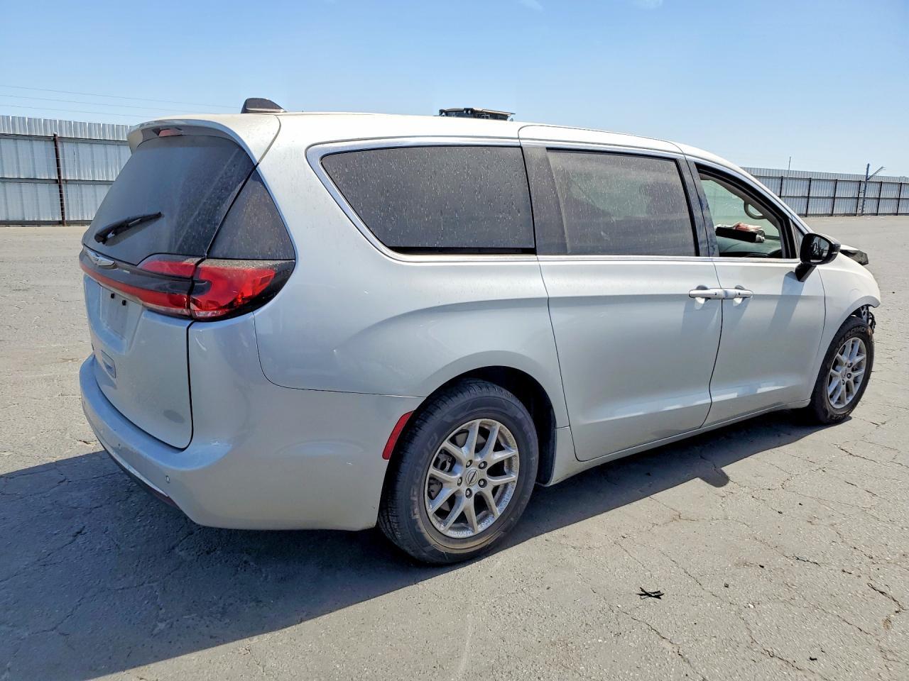 2024 CHRYSLER PACIFICA TOURING L — Фото 3 из 14