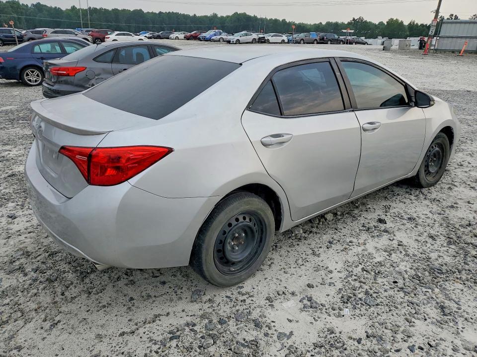 2019 TOYOTA COROLLA SE — Фото 3 из 12