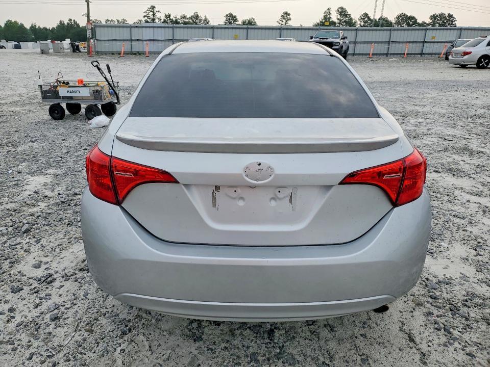 2019 TOYOTA COROLLA SE — Фото 6 из 12
