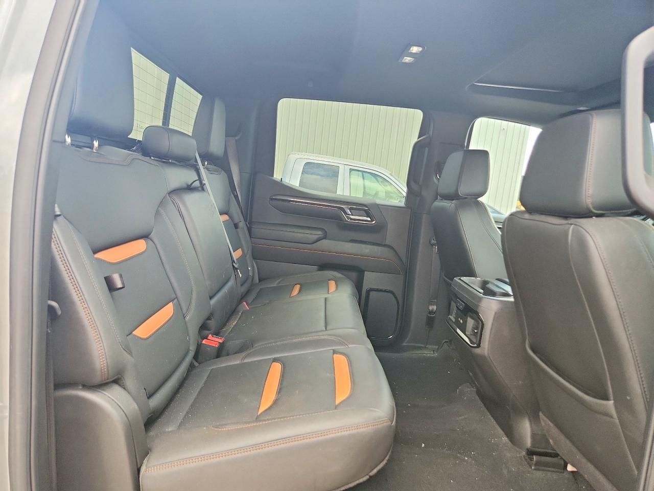 2024 GMC SIERRA K1500 AT4 — Фото 10 из 12