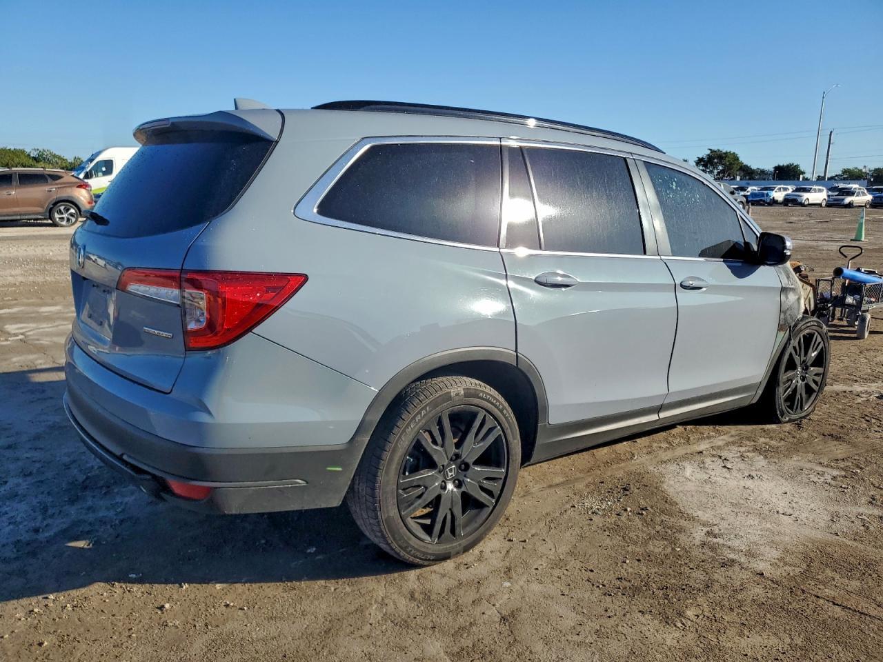 2022 HONDA PILOT SE — Фото 3 из 13