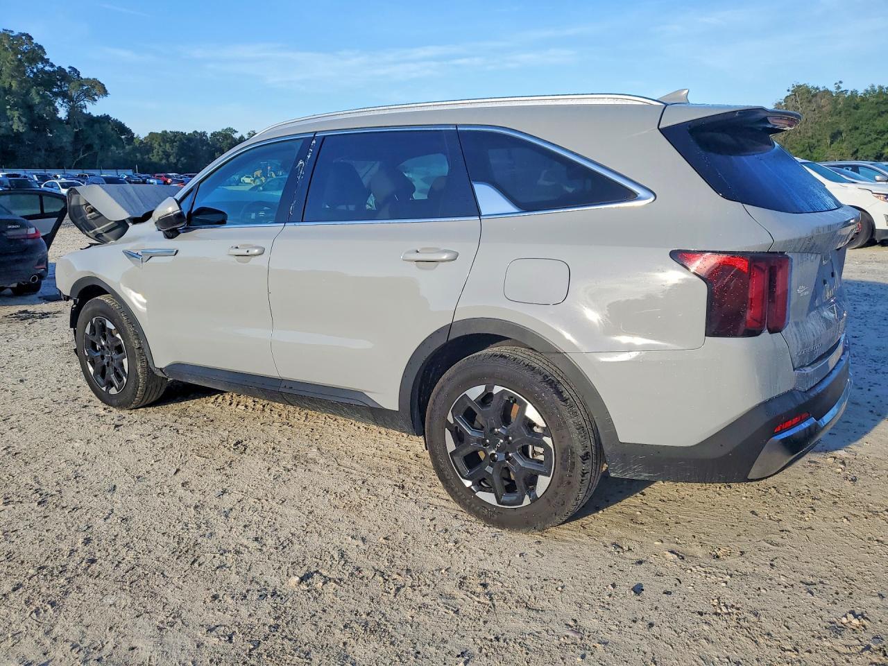 2025 KIA SORENTO S — Фото 2 из 14